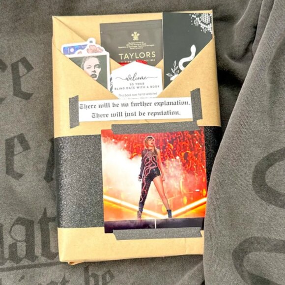 Taylor Swift Blind Date with a Book – Your Favorite Era from the Eras Tour! - Picture 2 of 8